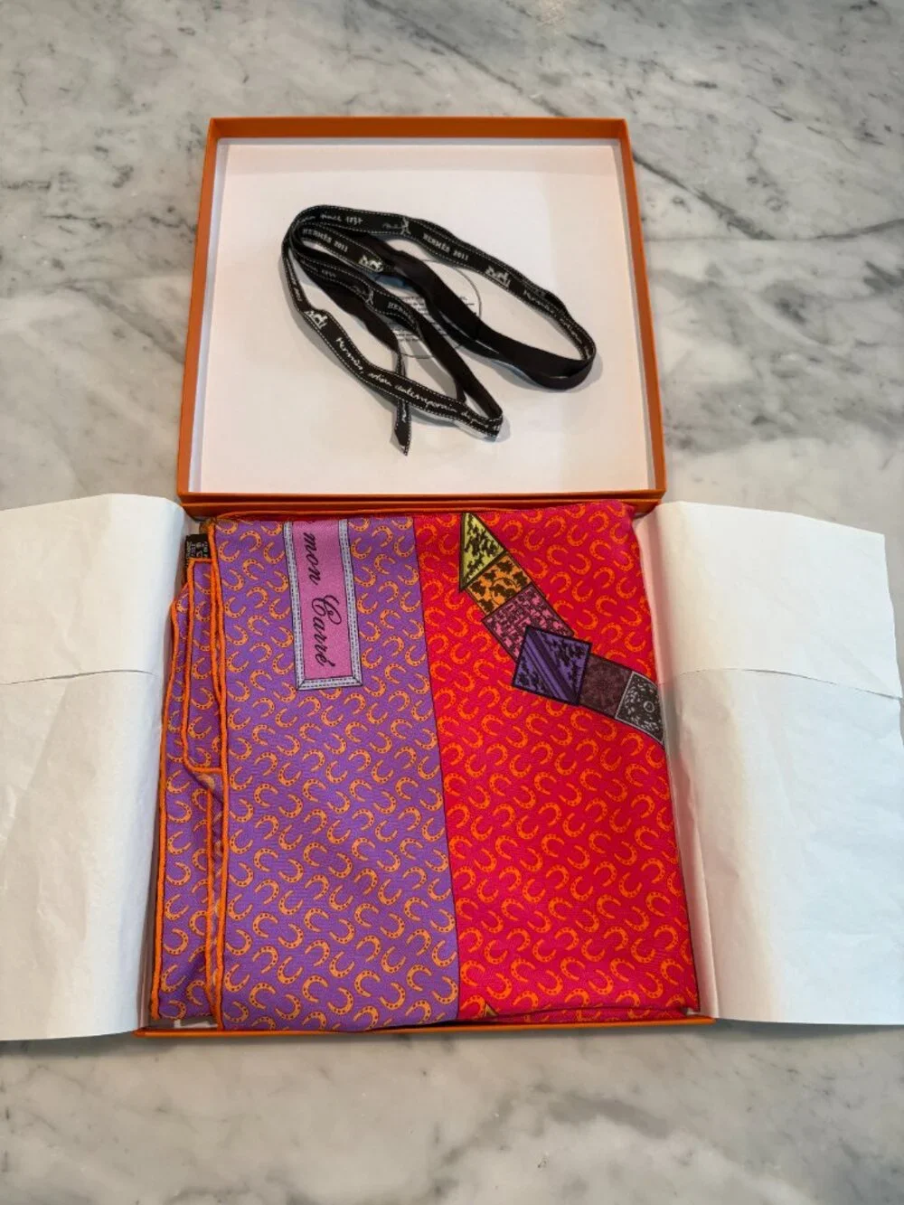 Hermès À Cheval sur mon Carré 90 Silk Scarf NIB Box - Picture 4 of 6